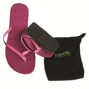 HOUNDS WOMENS SIZE 9 / 10 FLIP FLOPS BENDABLE HOT PINK MAGENTA THONG SANDALS NIB